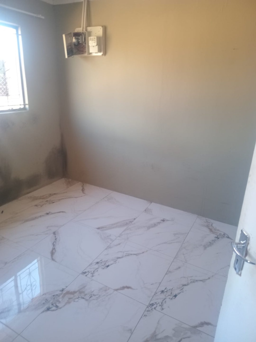 2 Bedroom Property for Sale in Bloemside 5 Free State